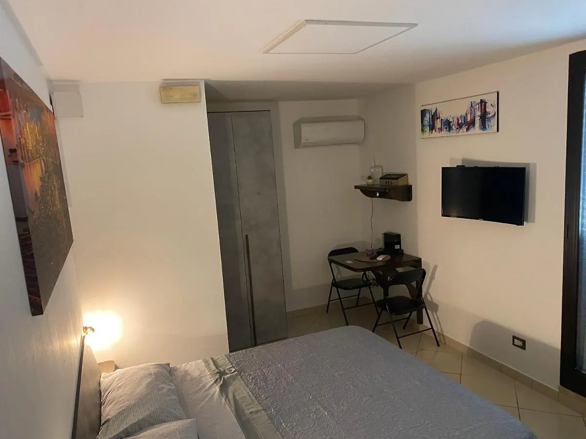 Room Mazzini Lecce Daire